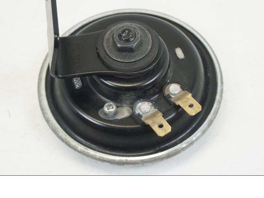 Vänster sida på Signalhorn / Tuta från en Suzuki GSX 1300 R -2017 motorcykel.