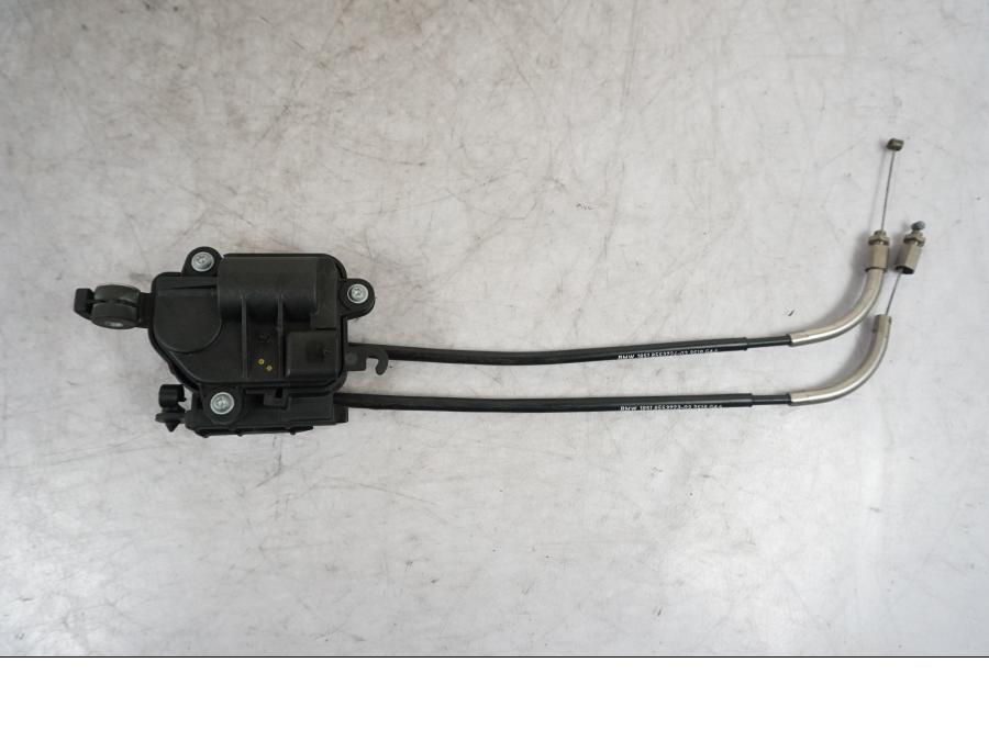 Baksidan på Avgasspjällmotor från en BMW S 1000 XR -2019 motorcykel.