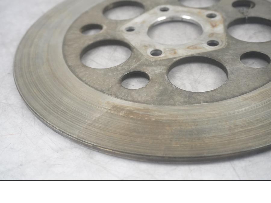 Vänster sida på Bromsskiva från en H-D Softail Heritage Classic FLSTC/I -1995 motorcykel.