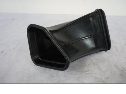 Framsidan på Luftrör från en KTM 1290 Super Duke R -2023 motorcykel.