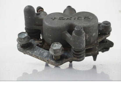 Baksidan på Bromsok från en Suzuki SV 650 S -2005 motorcykel.