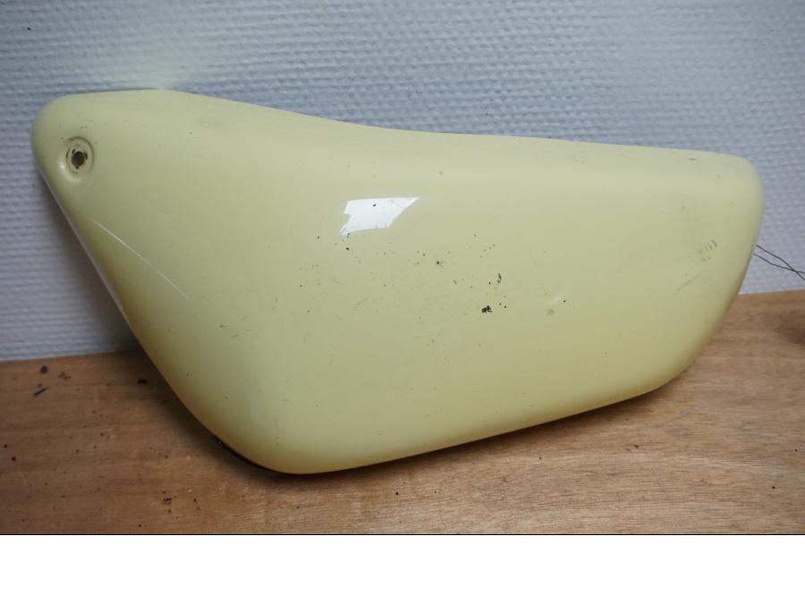 Framsidan på Sidopanel från en Suzuki VL 1500 -1998 motorcykel.