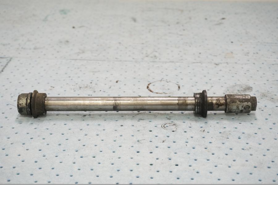 Framsidan på Axel från en Honda GL 1200 -1987 motorcykel.