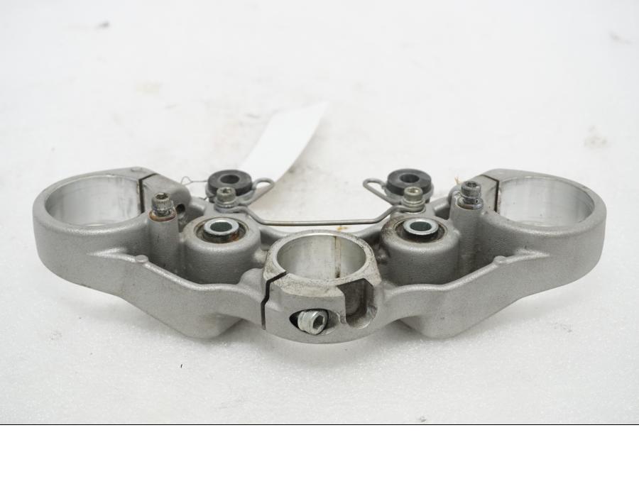 Baksidan på Gaffelkrona från en Ducati Monster 696 -2010 motorcykel.