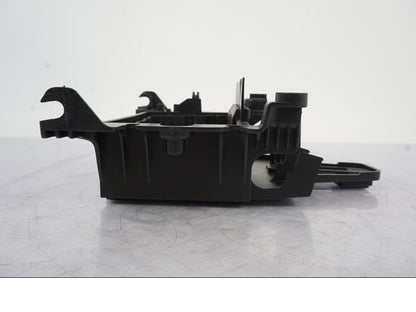 Vänster sida på Batterihållare från en KTM 790 Duke -2019 motorcykel.