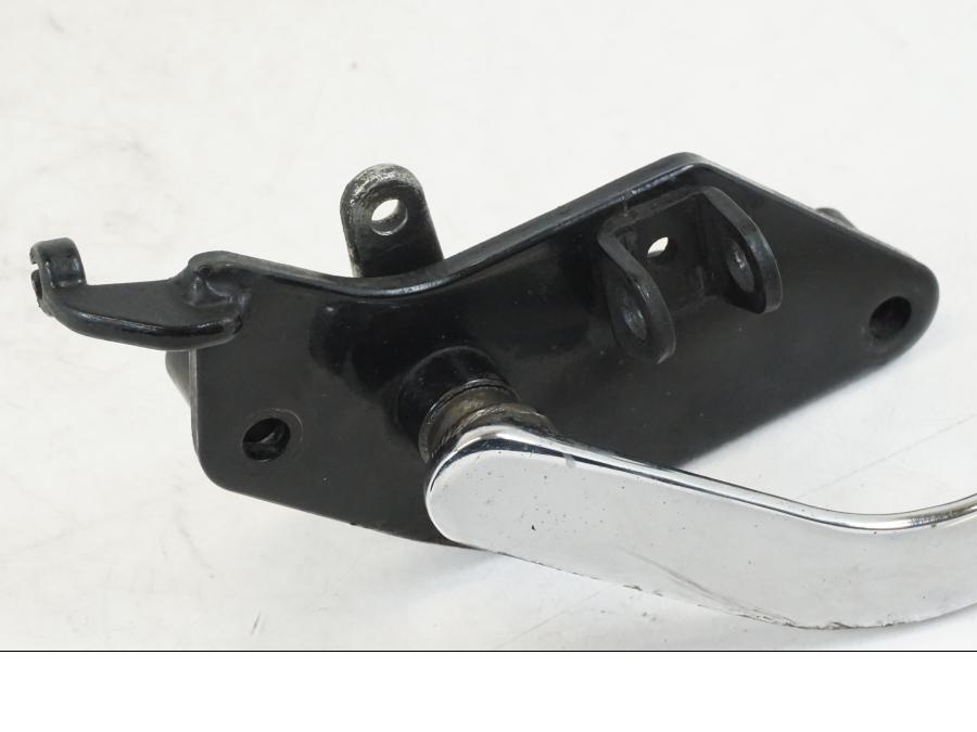 Höger sida på Fotpinnefäste från en Kawasaki VN 800 -2000 motorcykel.