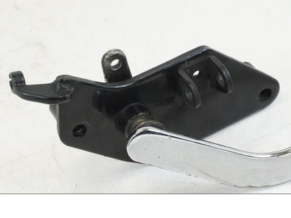 Höger sida på Fotpinnefäste från en Kawasaki VN 800 -2000 motorcykel.