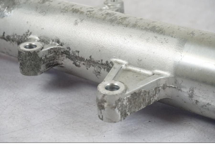 Höger sida på Gaffelben från en Honda CBR 1100 XX -1999 motorcykel.