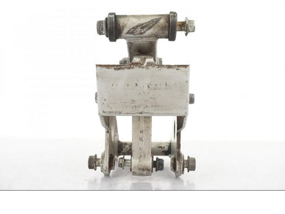 Snett uppifrån på Stötdämparlänkage från en Suzuki GSX 550 EF -1985 motorcykel.