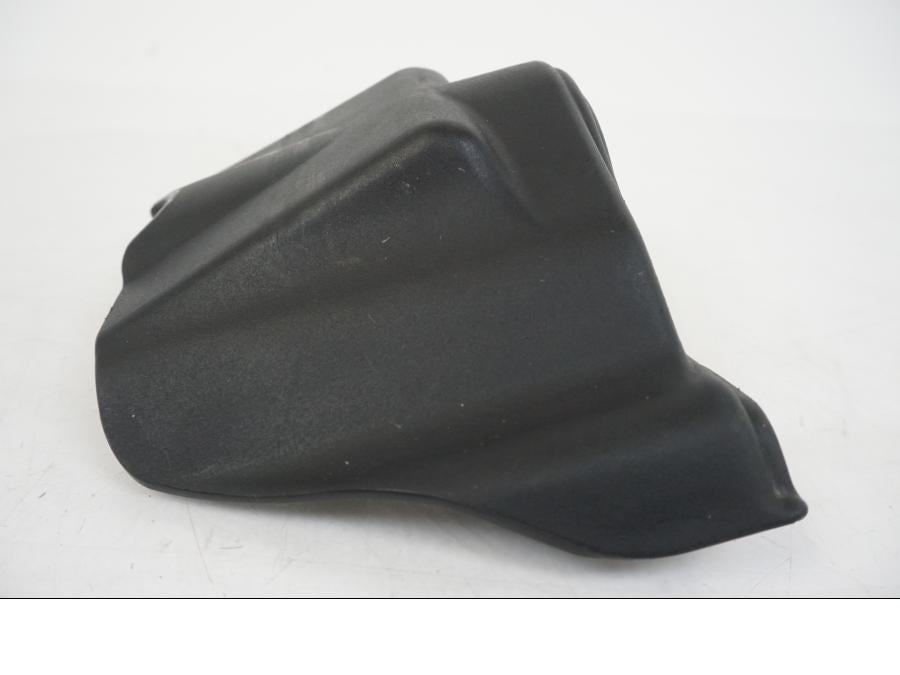 Snett nerifrån på Tändningslåskåpa från en AJP PR7 -2021 motorcykel.