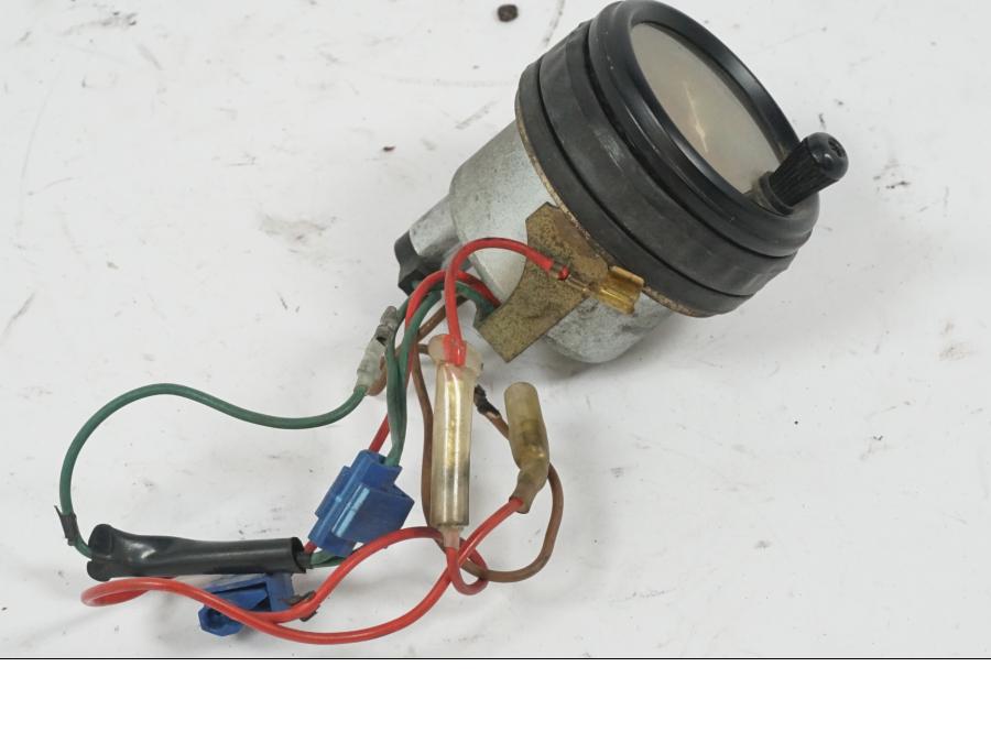 Baksidan på Klocka från en Honda CB 750 -1982 motorcykel.