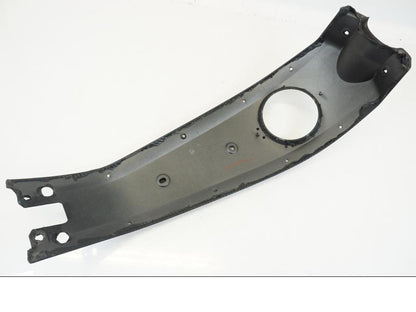 Snett nerifrån på Bensintankskåpa från en Yamaha XSR 700 -2016 motorcykel.