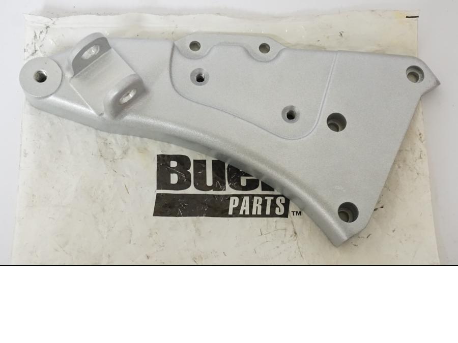 Framsidan på Fotpinnefäste från en Buell XB 9 R -2004 motorcykel.