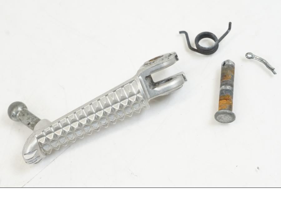 Framsidan på Fotpinne från en Yamaha YZF 1000 R1 -2009 motorcykel.