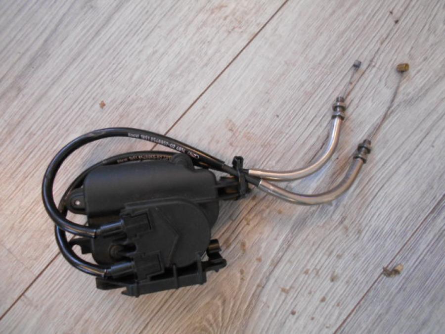 Framsidan på Avgasspjällmotor från en BMW S 1000 RR -2015 motorcykel.