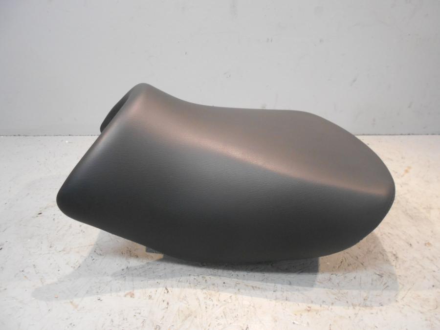 Baksidan på Sadel från en BMW K 1600 -2015 motorcykel.