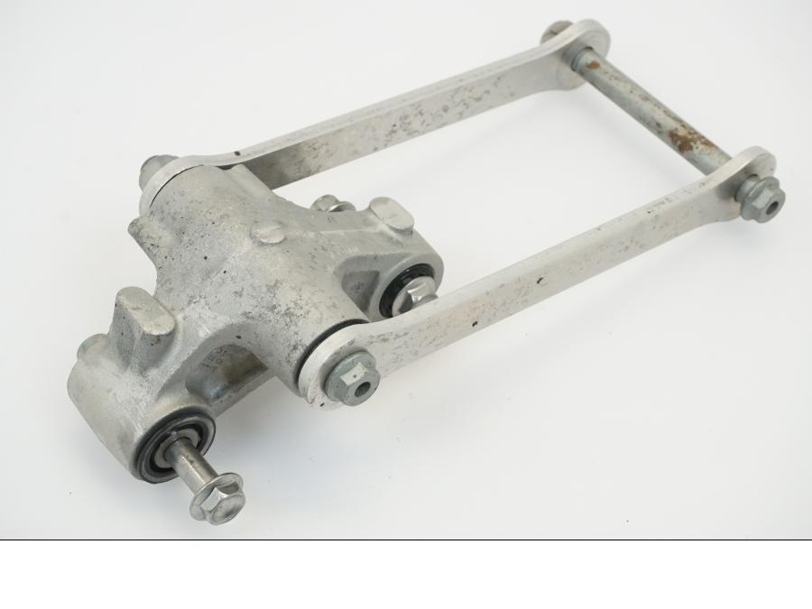 Snett nerifrån på Stötdämparlänkage från en Kawasaki ZX-10R -2008 motorcykel.