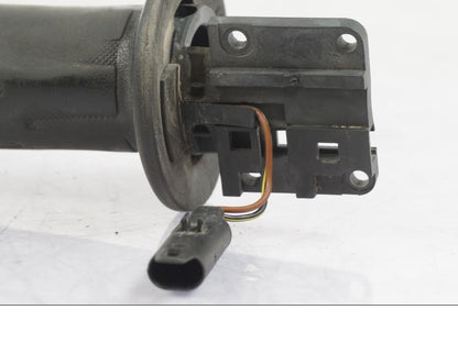 Snett uppifrån på Värmehandtag från en BMW R 1200 GS -2005 motorcykel.