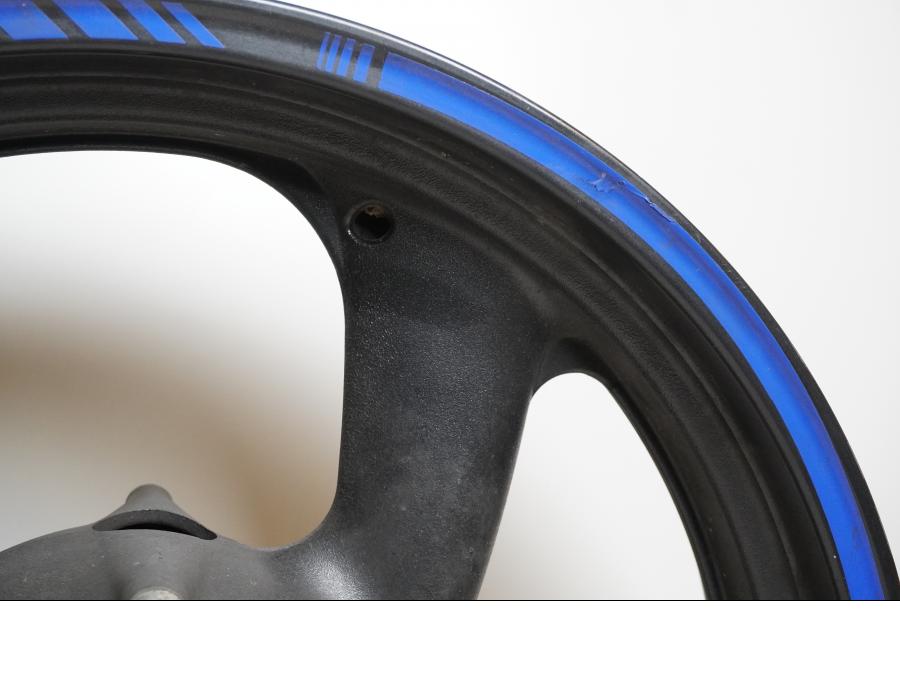 Snett uppifrån på Fälg från en Yamaha YZF 600 R -1997 motorcykel.