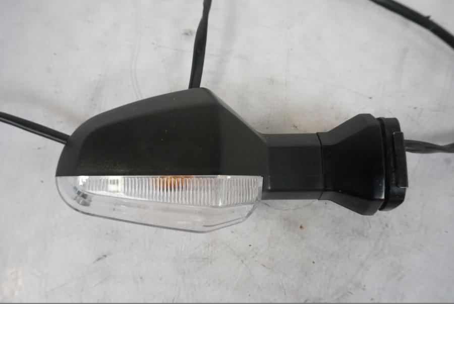 Baksidan på Blinkers från en Kawasaki Z 800 -2014 motorcykel.