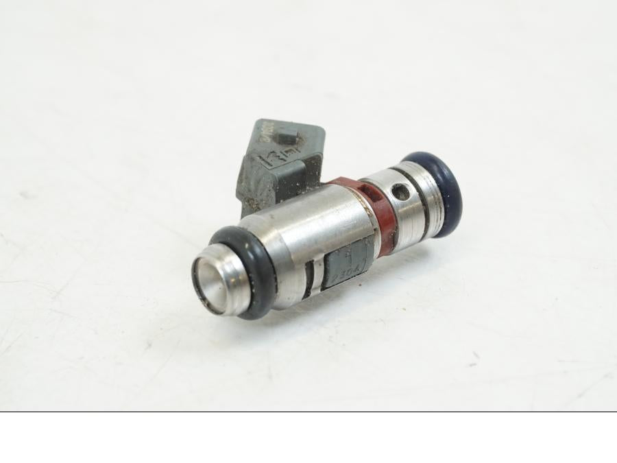 Höger sida på Spridare från en Ducati Hyperstrada -2013 motorcykel.