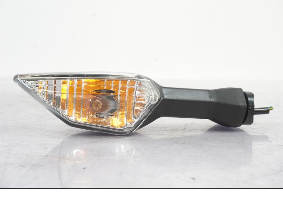 Snett nerifrån på Blinkers från en Kawasaki Z 900 -2018 motorcykel.