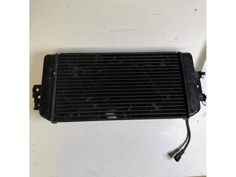 Framsidan på Vattenkyl från en Suzuki VL 800 -2001 motorcykel.