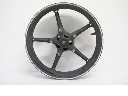 Framsidan på Fälg från en Yamaha MT-03 -2007 motorcykel.