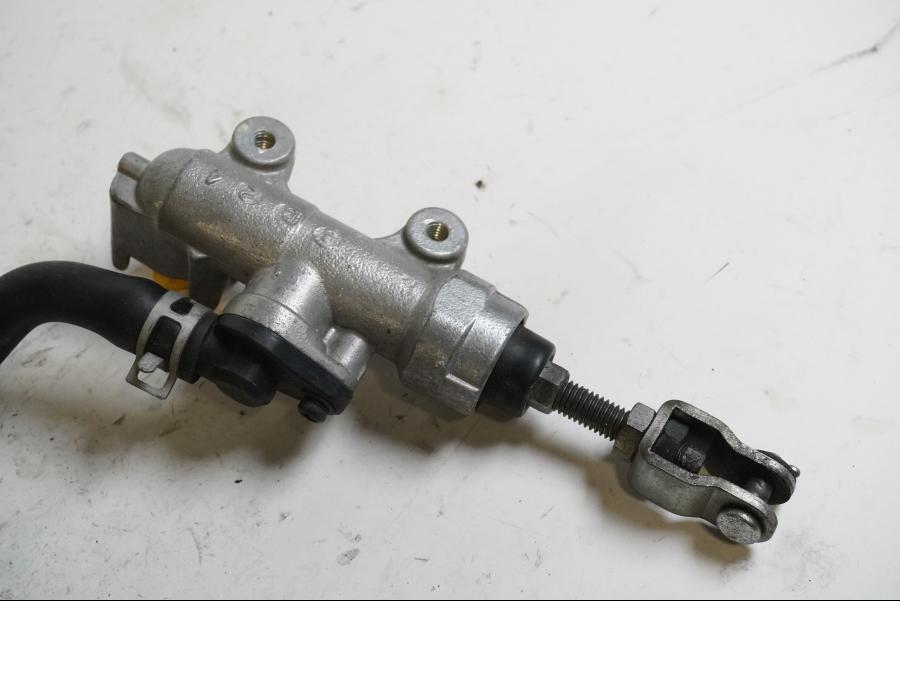 Baksidan på Bromshuvudcylinder från en Suzuki GSX-R 1000 -2003 motorcykel.