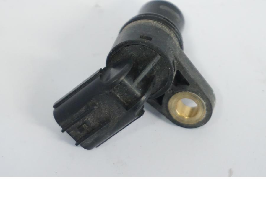 Baksidan på Hastighetsgivare från en Honda CB 500 X -2015 motorcykel.