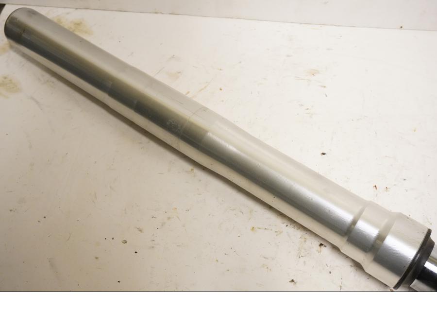 Höger sida på Gaffelben från en Kawasaki Versys 650 -2007 motorcykel.