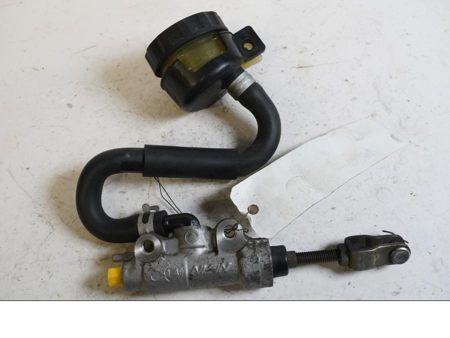 Framsidan på Bromshuvudcylinder från en Kawasaki ZR-X 1200 S -2001 motorcykel.