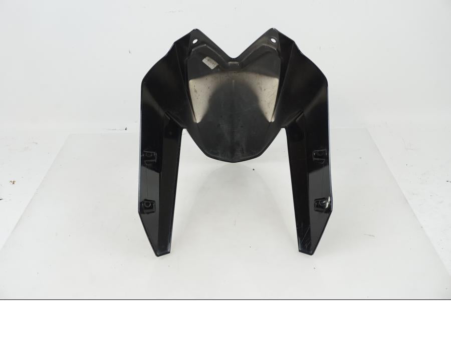 Snett uppifrån på Framskärm från en KTM 1290 Super Duke GT -2020 motorcykel.