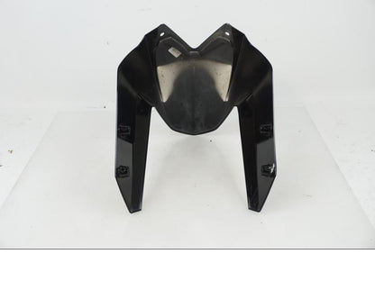 Snett uppifrån på Framskärm från en KTM 1290 Super Duke GT -2020 motorcykel.