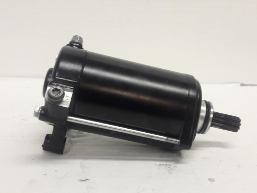 Framsidan på Startmotor från en BMW R 1250 RS -2020 motorcykel.