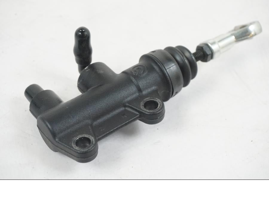 Snett uppifrån på Bromshuvudcylinder från en KTM 1290 Super Duke R EVO -2023 motorcykel.