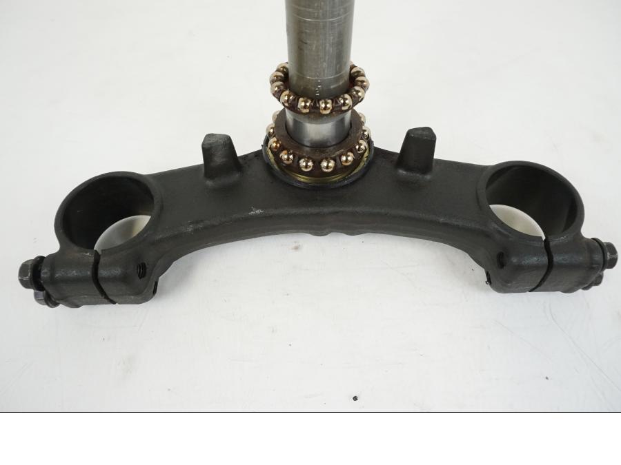 Baksidan på Gaffelkrona från en Suzuki GSX 600 F -1998 motorcykel.