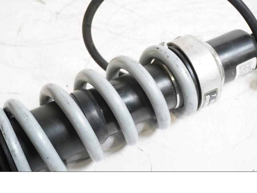 Höger sida på Stötdämpare från en BMW R 1150 R -2001 motorcykel.