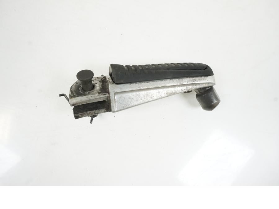 Framsidan på Fotpinne från en Yamaha BT 1100 -2003 motorcykel.