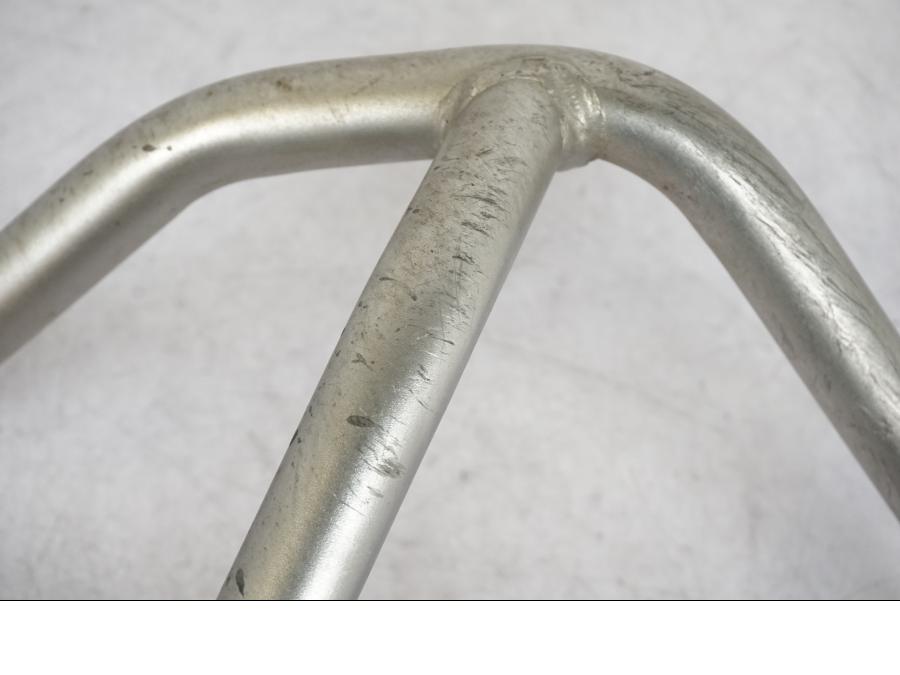 Baksidan på Motorskyddsbåge från en BMW R 1250 GSA -2024 motorcykel.