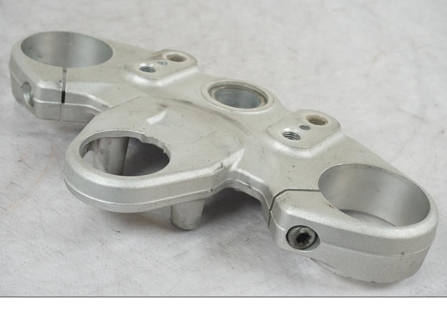 Höger sida på Gaffelkrona från en Triumph Tiger Explorer -2013 motorcykel.