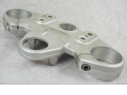 Höger sida på Gaffelkrona från en Triumph Tiger Explorer -2013 motorcykel.