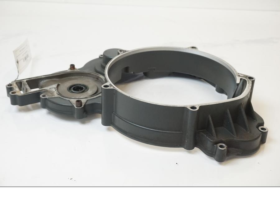 Snett uppifrån på Kopplingskåpa från en KTM 1190 Adventure -2015 motorcykel.