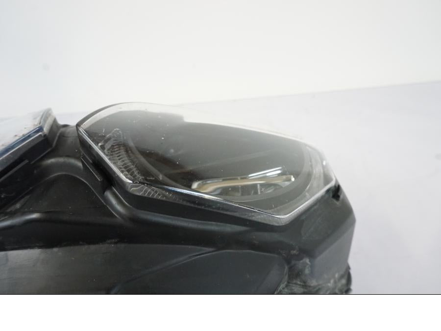 Höger sida på Strålkastare från en Honda CRF 1000 Africa Twin -2016 motorcykel.