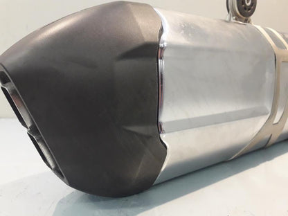 Höger sida på Ljuddämpare från en BMW R 1200 GS -2014 motorcykel.