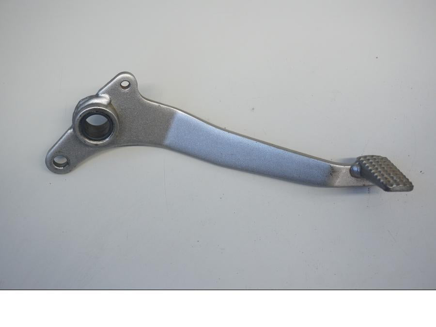 Framsidan på Bromspedal från en Kawasaki Versys 1000 -2015 motorcykel.