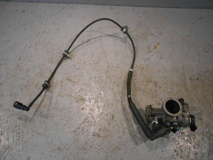 Höger sida på Spjällhus från en Honda CBR 125 R -2007 motorcykel.