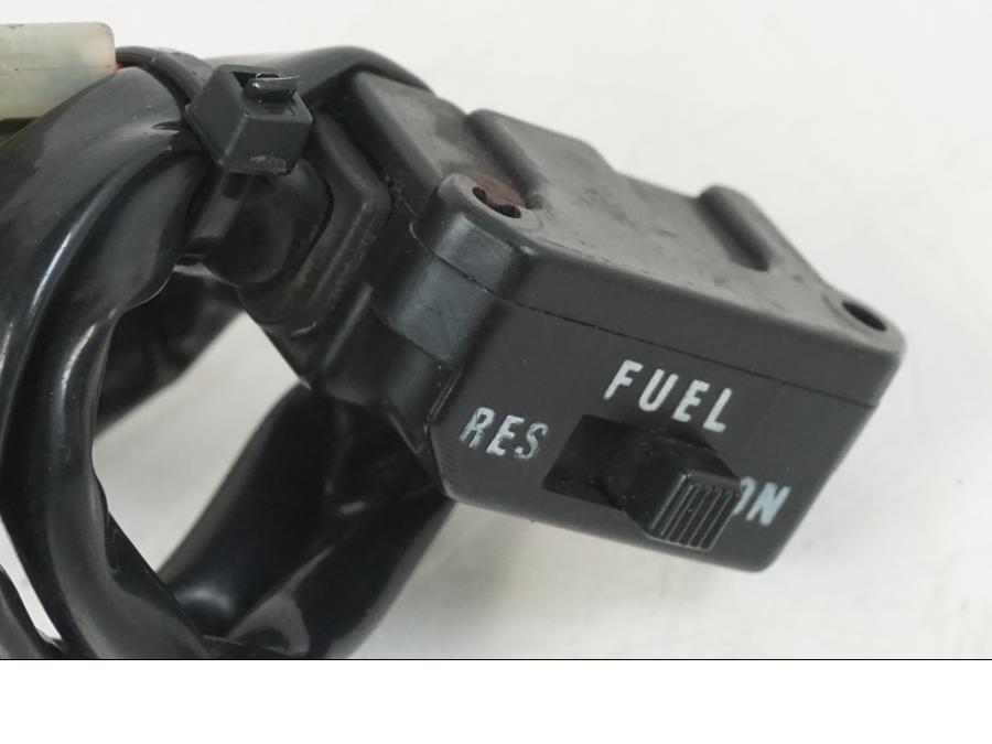 Baksidan på Bensinreservkontakt från en Yamaha XV 1100 -1993 motorcykel.