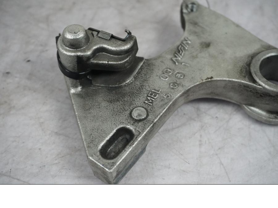 Höger sida på Bromsoksfäste från en Honda CBR 1000 RR -2005 motorcykel.