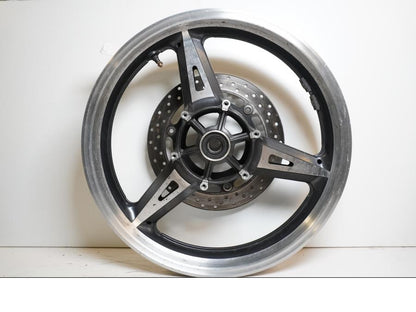 Framsidan på Fälg från en Yamaha XV 1700 -2003 motorcykel.